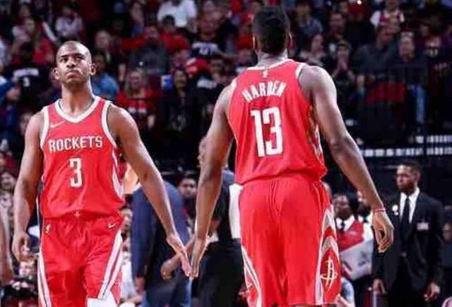 记者：德容缺席巴萨今天训练，是否出战阿拉维斯存在疑问（德容未参加巴萨今日训练，能否出战阿拉维斯成疑）