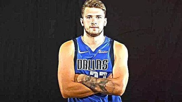 复出第一场就交出满分表现（回归首秀即献上满分答卷）