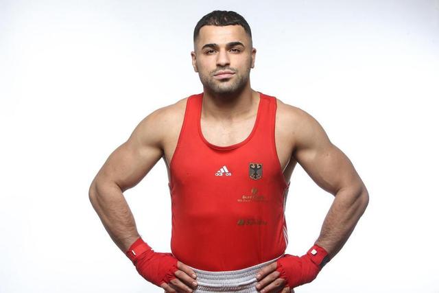 米体：专家无法找到邓弗里斯脚踝疼痛原因，检查并未发现损伤（米体：邓弗里斯脚踝疼痛成谜，检查结果显示无损伤）