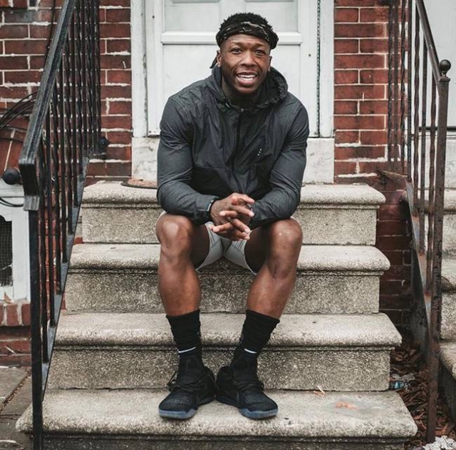 李扬两次失误葬送好局！盯人不紧，踢人送点，蓉城球员集体不满（李扬两度失误断送优势：盯防松懈、犯规送点，蓉城将士集体不满）