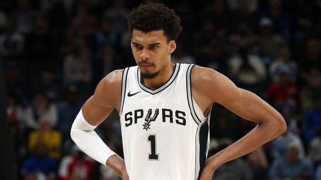 半场战报：国安2-0亚泰，塞尔吉尼奥破旧主，法比奥点射（半场：国安2-0领先亚泰，塞尔吉尼奥反戈旧主，法比奥点球建功）