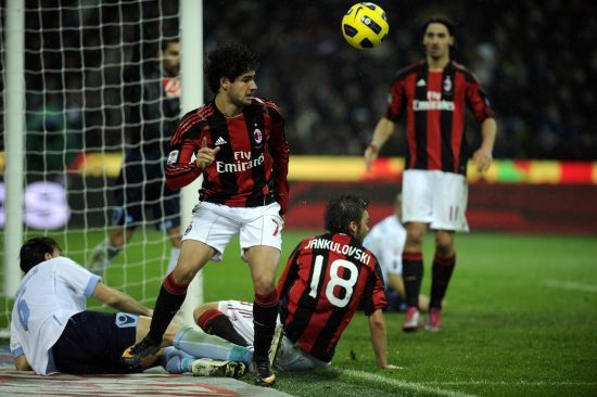 斯拉维亚主帅：我们让阿森纳踢得很艰难，但球队犯了致命失误（斯拉维亚主帅：阿森纳被我们逼得不轻松，球队却被致命失误拖累）