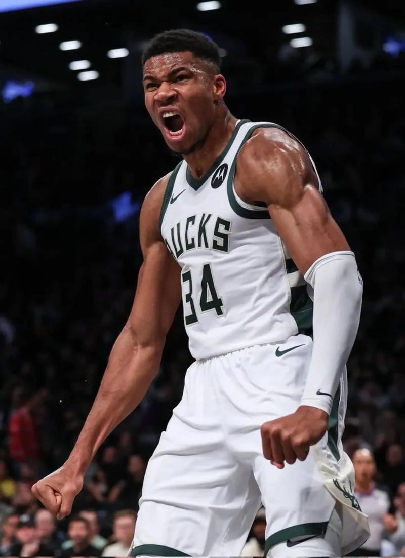 泰山功勋外援罗麦多重回省体，他曾在99年帮助球队夺得双冠王（曾在1999年助泰山加冕双冠的功勋外援罗麦多重返省体）