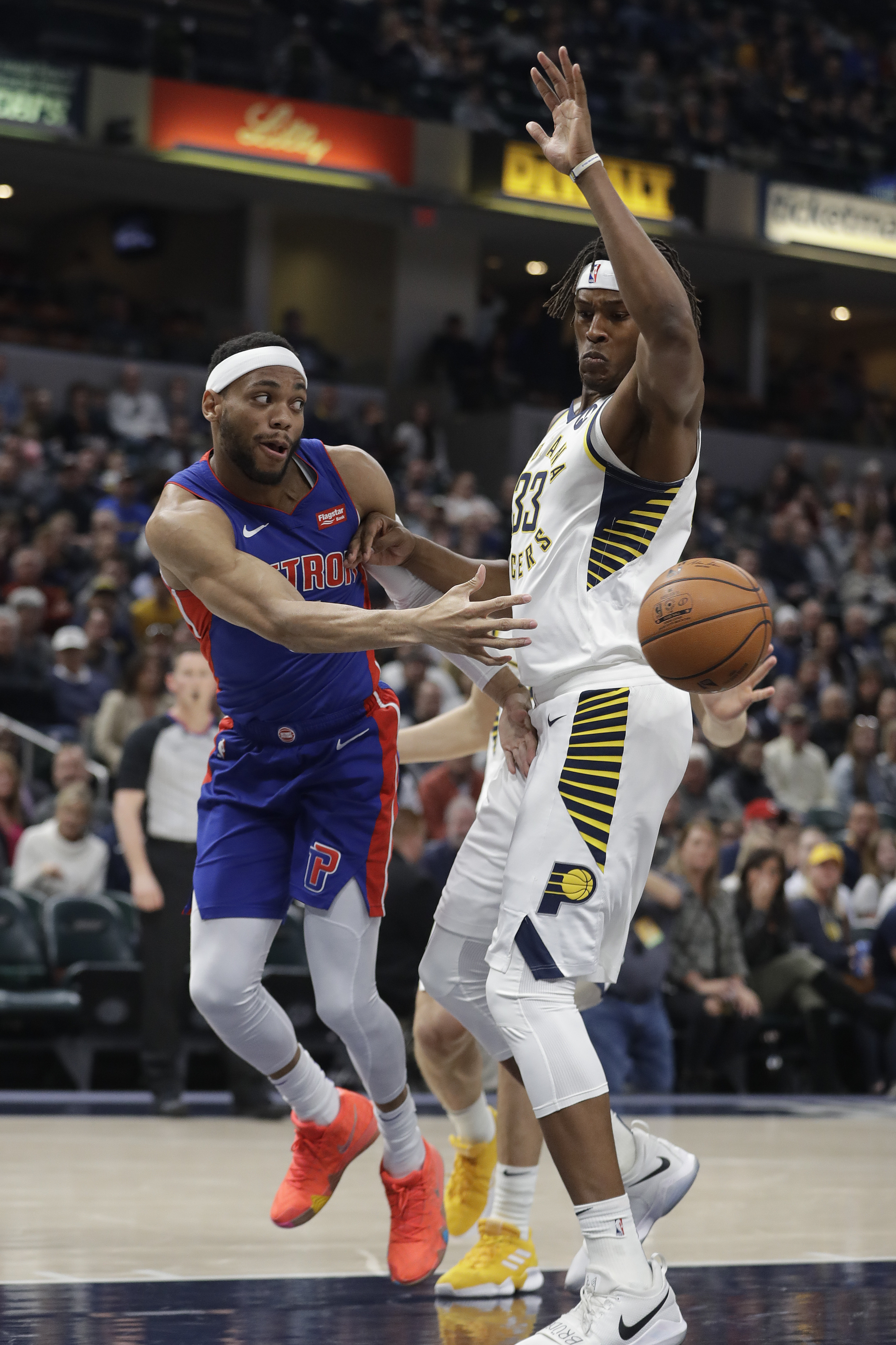 周深刘宇宁开启区间测步模式，最萌身高差引热议（周深与刘宇宁上演“区间测步”，反差萌身高差引发热议）