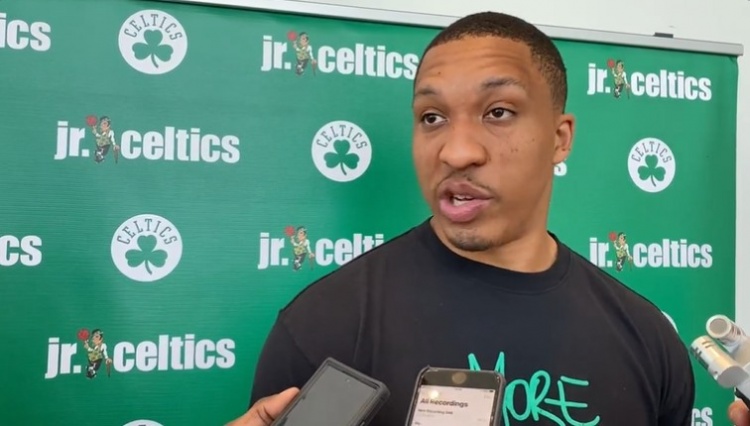 回到同一起跑线！约翰逊转身后仰压哨命中 浙江半场和福建打平（比分回到同一起点！约翰逊转身后仰压哨命中 浙江半场与福建战成平局）