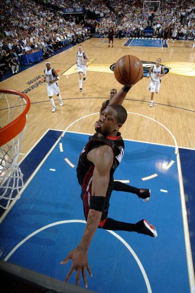 邮报评曼联近5年引援TOP30：姆伯莫第1，C罗第4，桑乔垫底（每日邮报盘点曼联过去五年30笔引援：姆伯莫居首，C罗第4，桑乔居末）